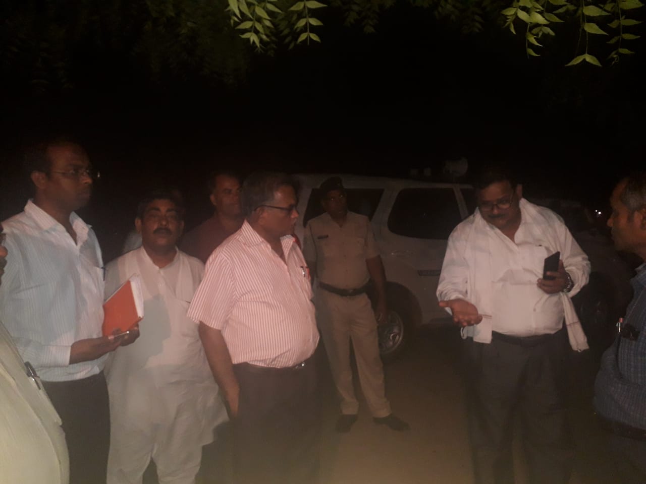 आकस्मिक निरीक्षण करने  रीवा कलेक्टर  ओमप्रकाश श्रीवास्तव पहुंचे मनगवां कृषि उपज मंडी खरीदी केंद्र