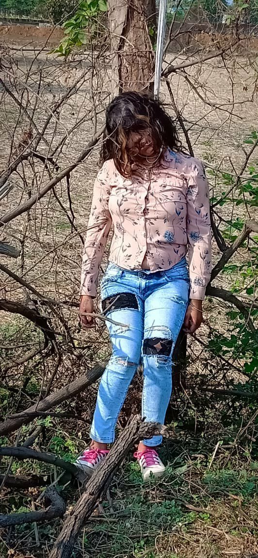 बिलासपुर। बिलासपुर के परसदा में 19 वर्षीय छात्रा की रहस्यमई परिस्थितियों में लाश मिली है।