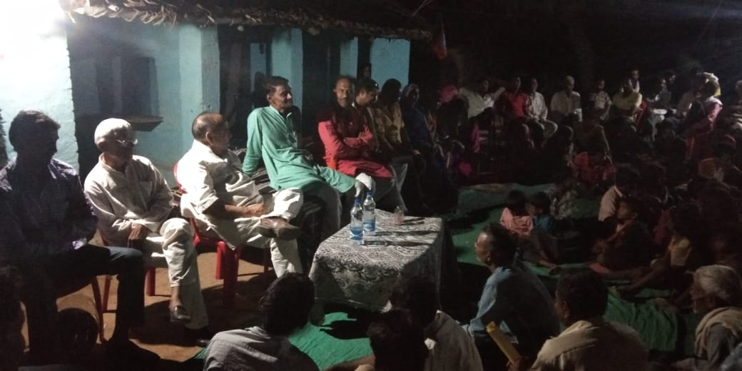 आज उमरी  ब्यौहरा गोरगांव में जन सम्पर्क करते हुए गुढ़ विधायक नागेन्द्र सिंह जी भाजपा पिछडा़ वर्ग मोर्चा के जिलाध्यक्ष विश्वंभरनाथ पटेल जी