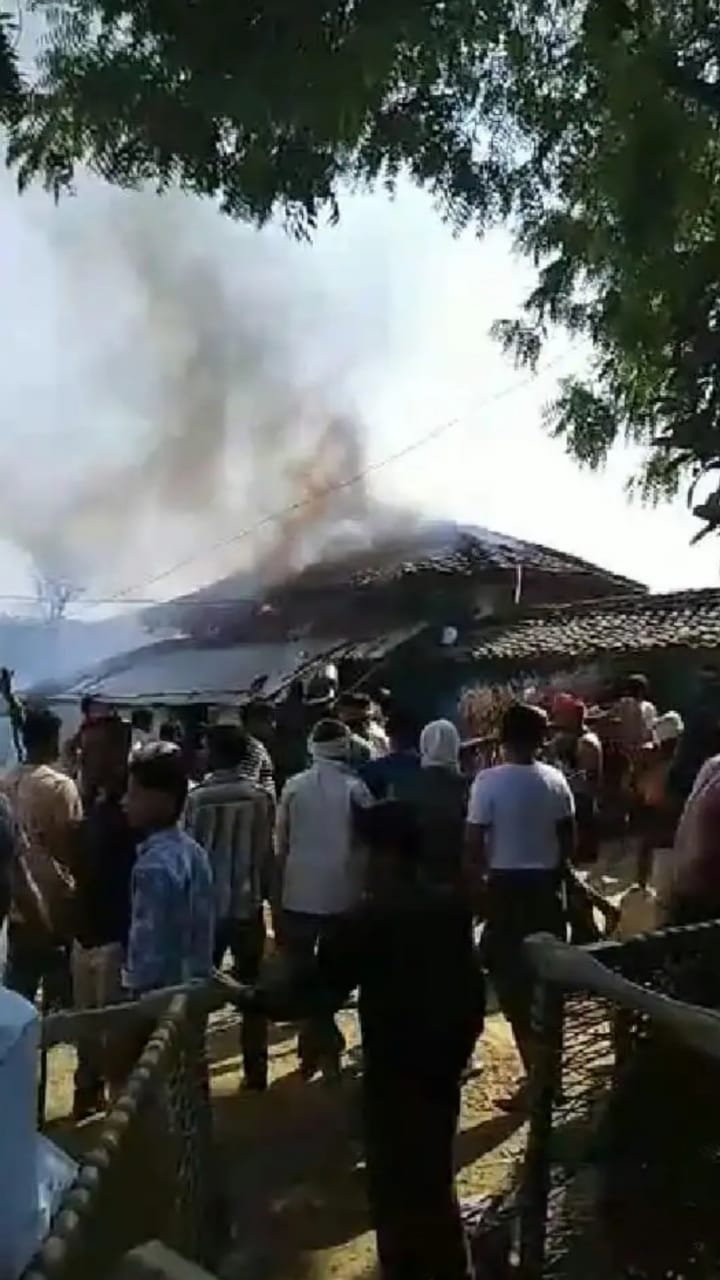 सीधी नेबुहा में लगी भीषण आग घर जलकर हुआ खाक