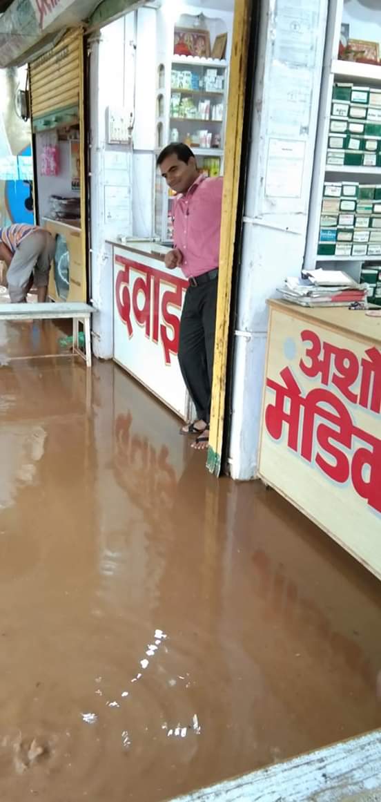एक घण्टे की वारिस में जलमग्न हुआ मऊगंज नगर