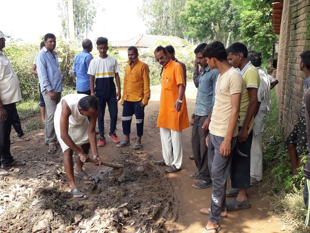 समाज सेवी के नेतृत्व में उठाया साफ सफाई अभियान काउठाया वीणा  विश्वनाथ पटेल चोटीवाला