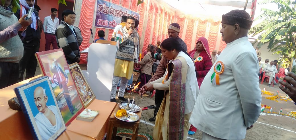 शासकीय हाई स्कूल तिवरिगवां में एड.श्रीमती विद्यावती पटेल ने किया ध्वाजारोहण