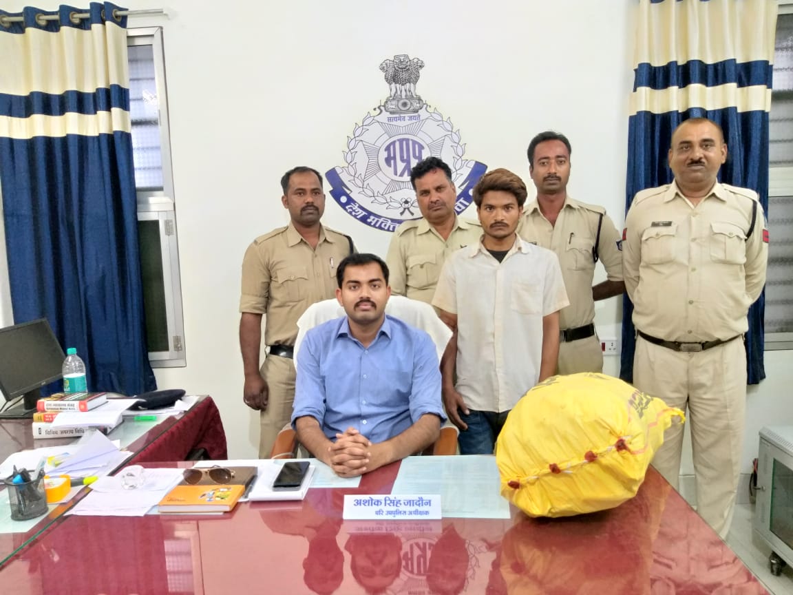 रायपुर कर्चुलियान में नशीली कफ सिरप के साथ तस्कर गिरफ्तार 187 सीसी नशीली सिरप जप्त 