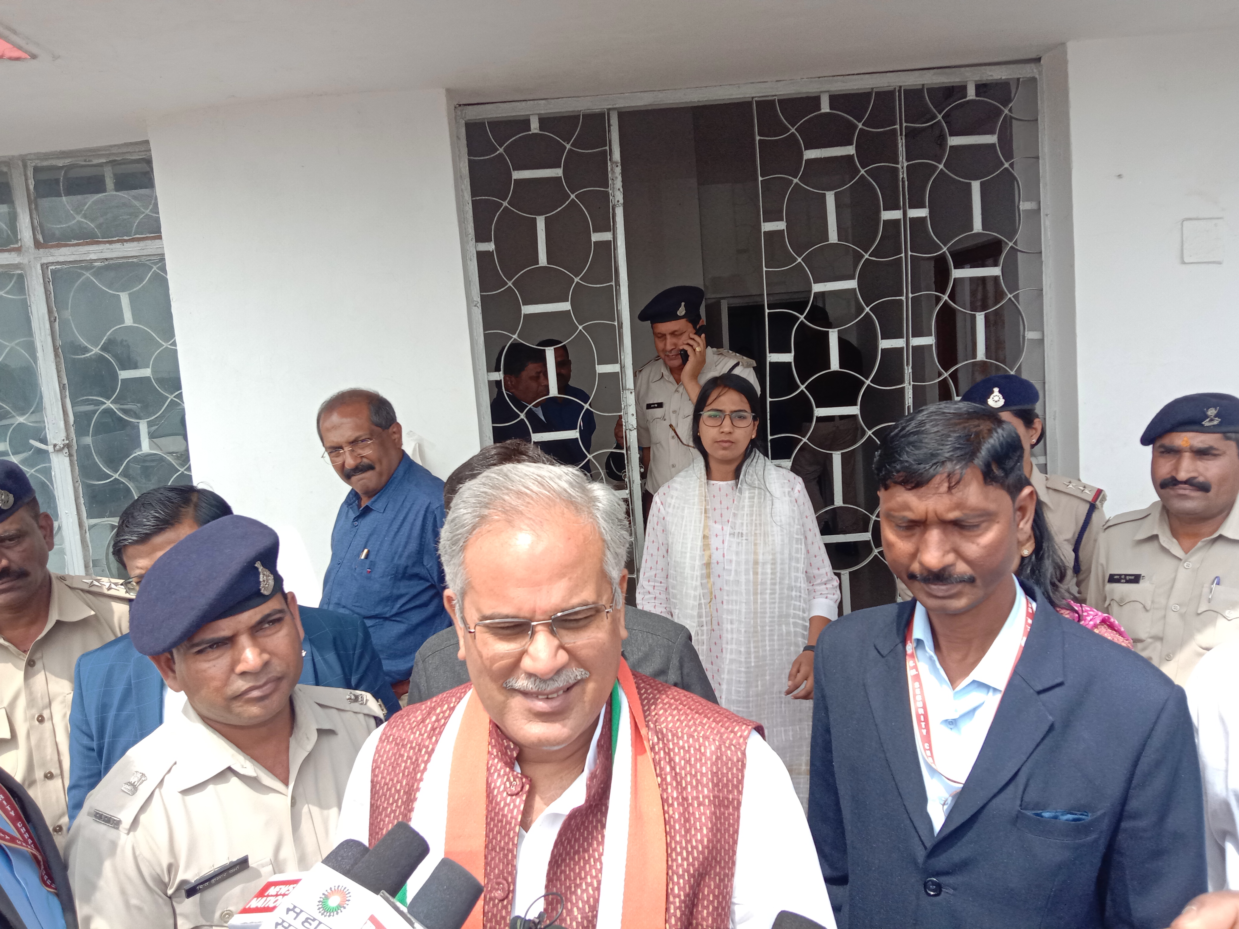 विधायक और मंत्रियों को तोड़ने का काम कर रही भाजपा:भूपेश बघेल कमलनाथ सरकार बहुमत सिद्ध पूरे 5 साल चलेगी
