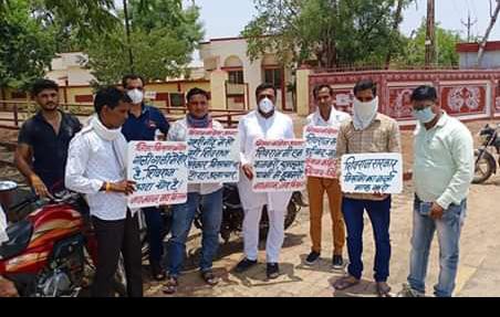 कांग्रेस नेता आशीष तिवारी के आवाहन पर समर्थन में जुटे कई कांग्रेसी नेता