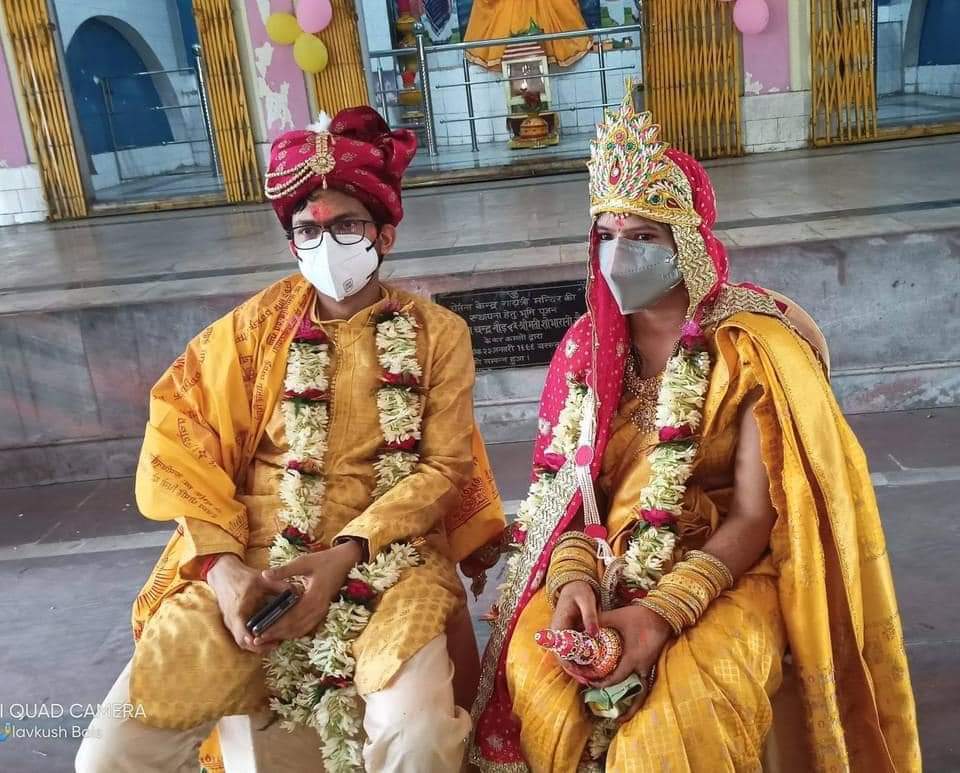 कोविड इंचार्ज डॉक्टर गंगा बैस आज वैवाहिक जीवन में प्रवेश कर लिए। डॉ.गंगाराम वैश्य की शादी दुधीचुआ गायत्री मंदिर में संपन्न हुआ।