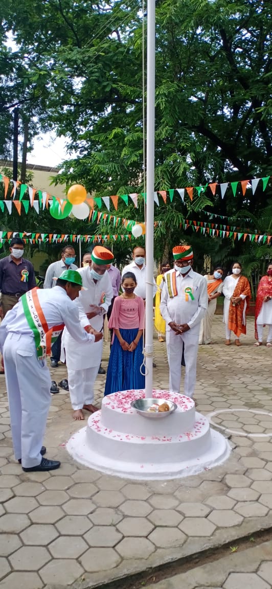 *मछुवा कल्याण बोर्ड के कार्यालय में अध्यक्ष निषाद जी ने ध्वजारोहण किया*                                        