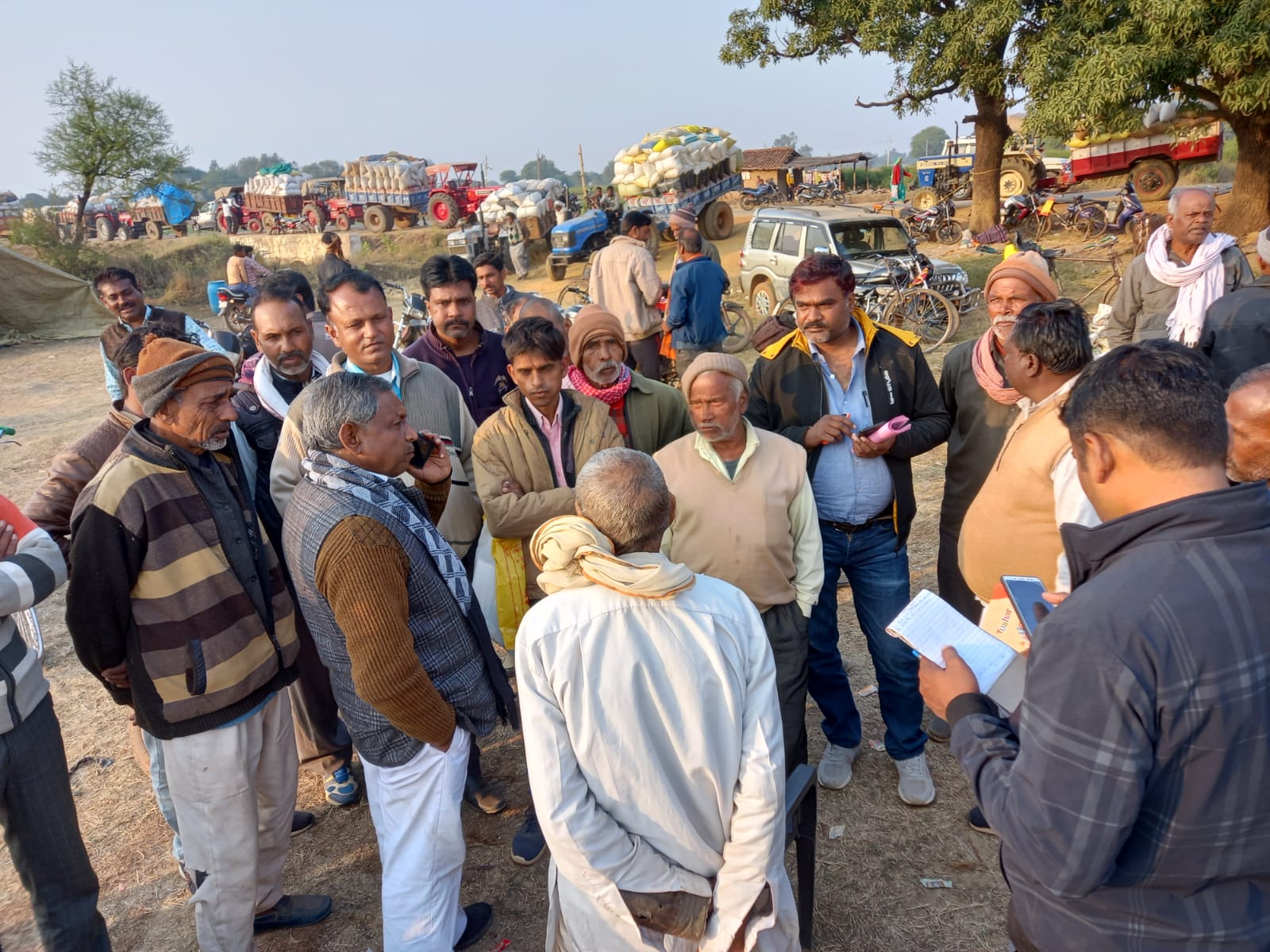 * बंधवा खरीदी केंद्र का निरीक्षण करने पहुंचे क्षेत्रीय विधायक पंचू लाल प्रजापति। * किसानों की समस्याएं सुन अधिकारियों को दिए आवश्यक निर्देश।