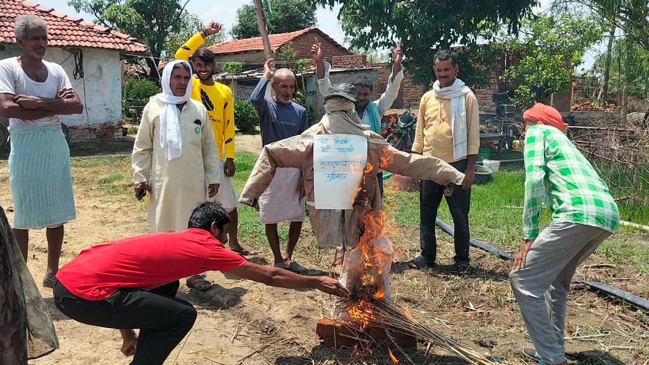 पहलवानों के समर्थन में फूंके गए पुतले