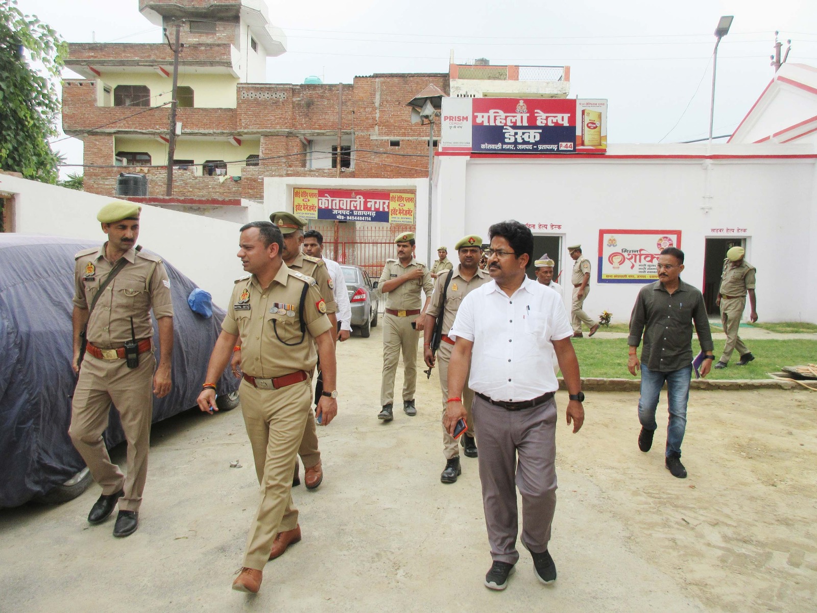 जिलाधिकारी ने थाना समाधान दिवस पर कोतवाली नगर में सुनी फरियादियों की समस्यायें