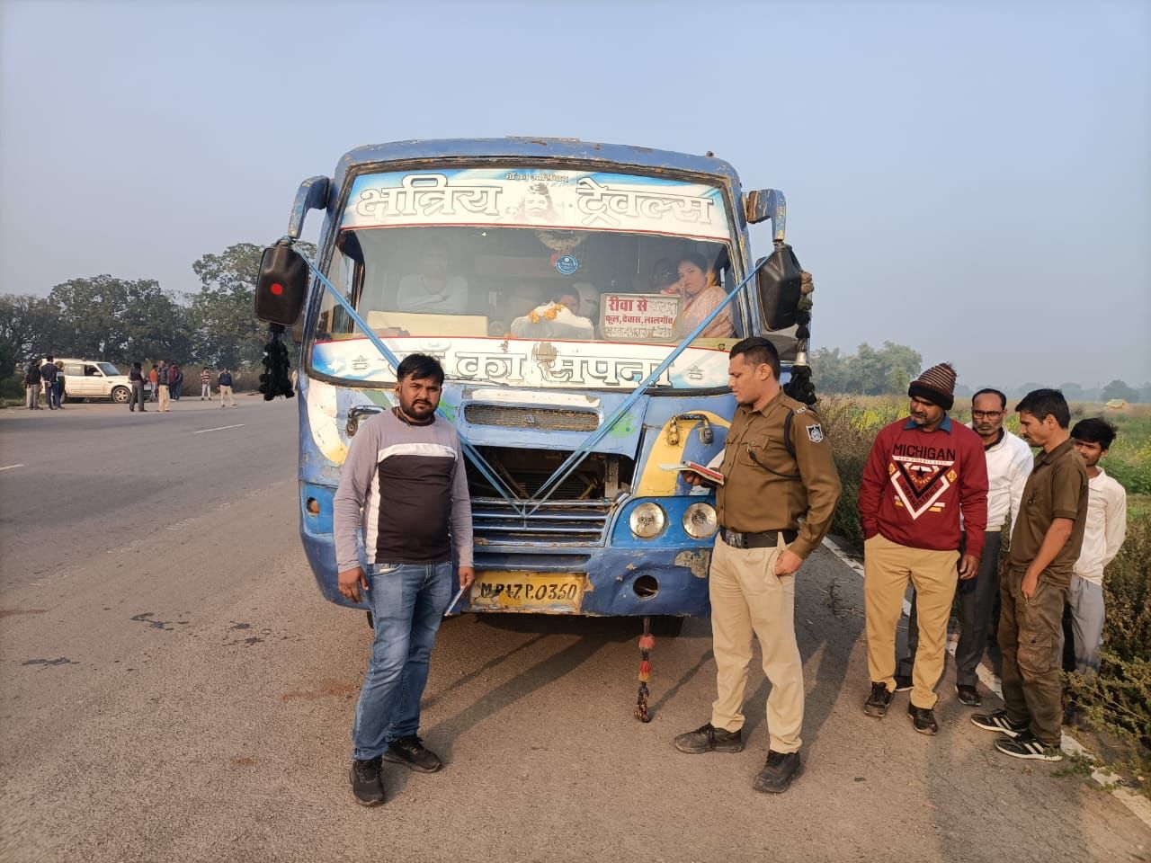 यात्री बसों पर चला सघन जांच अभियान 16 बसों पर की गई चालानी कार्रवाही