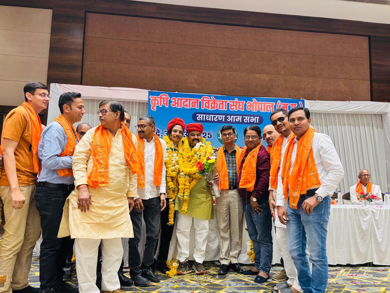  मप्र में 10 सालों से मार्कफेड एवं सहकारी सोसाइटियों द्वारा भारत सरकार के द्वारा असाधारण राजपत्र में जारी नियमों की धज्जियां उड़ाते हुवे फर्टिलाइजर का अवैध व्यापार जारी