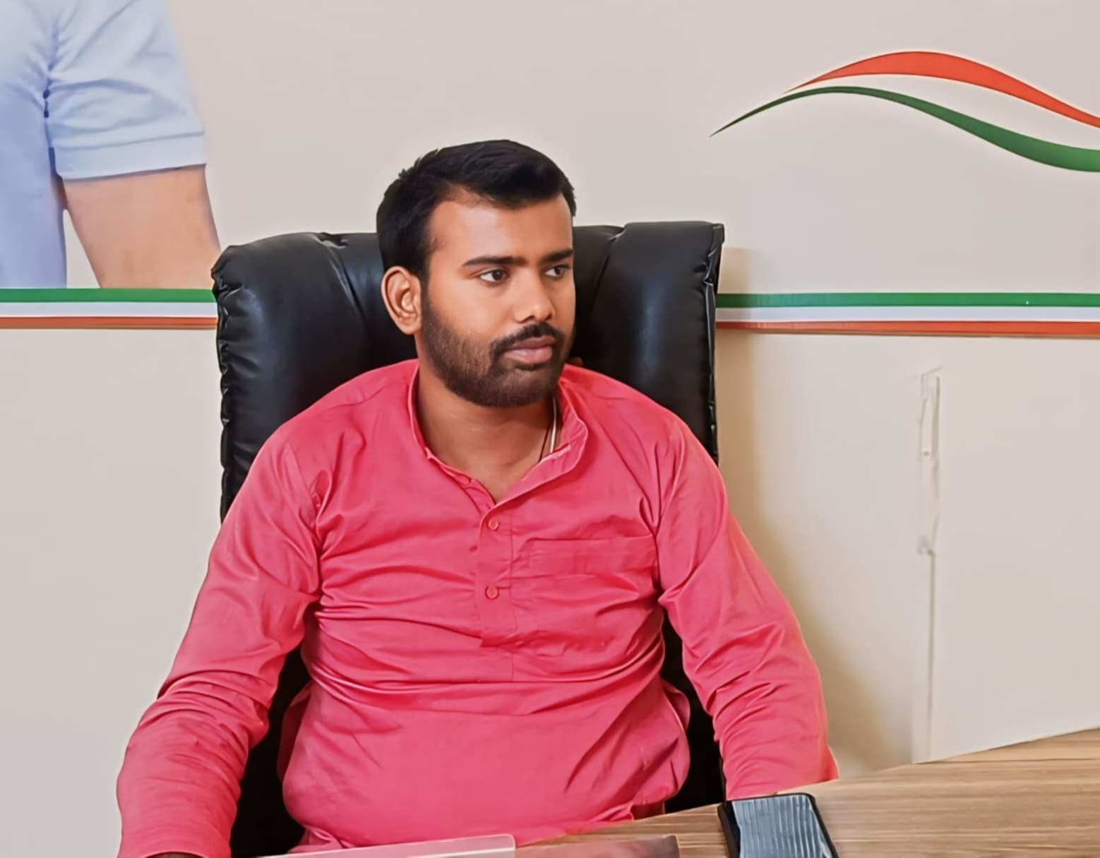 दफ्तरी हुकूमत और सरकार के ढुलमुल रवैया से जनमानस परेशान है - आशीष तिवारी