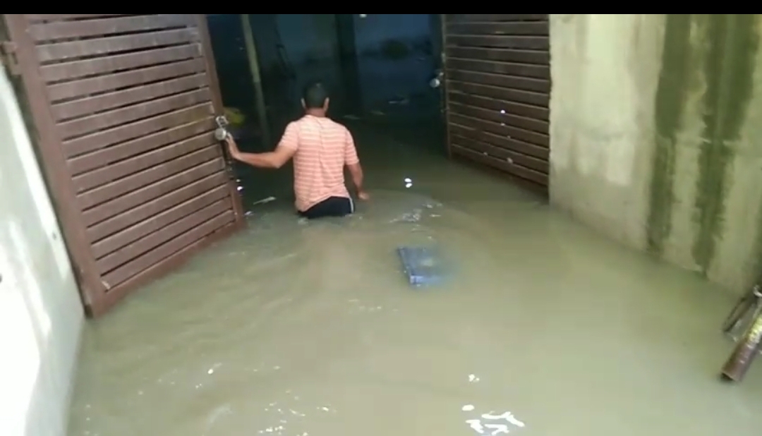 भाजपा के पूर्व मंडी अध्यक्ष राम सिंह जी,के घर में बाढ का पानी जब भरा तो वो  (स्कार्पियो गाड़ी में रात्रि भर बैठे रहे )। उनके बेटे अजय सिंह पूर्व भाजपा जिलाध्यक्ष थे।